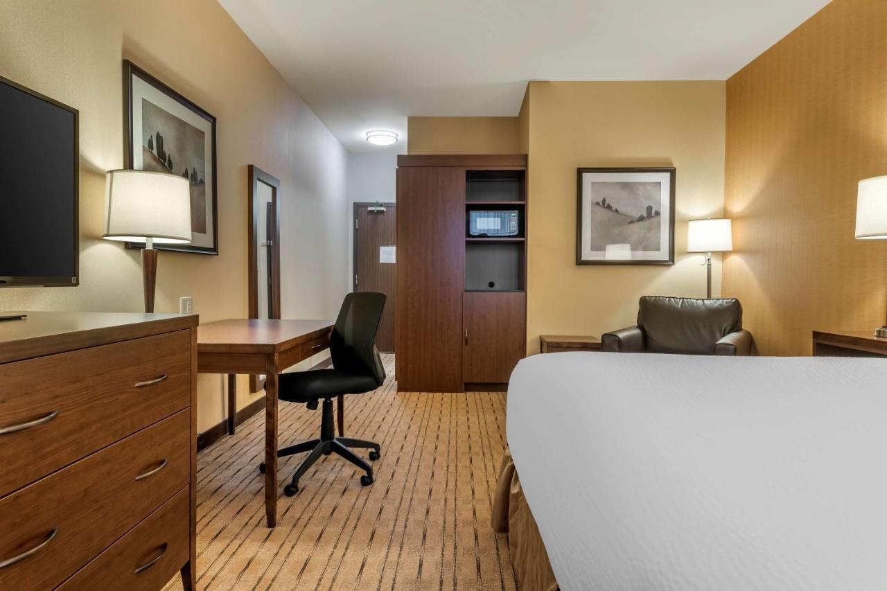 Best Western Plus, Bathurst Hotel & Suites Exterior photo